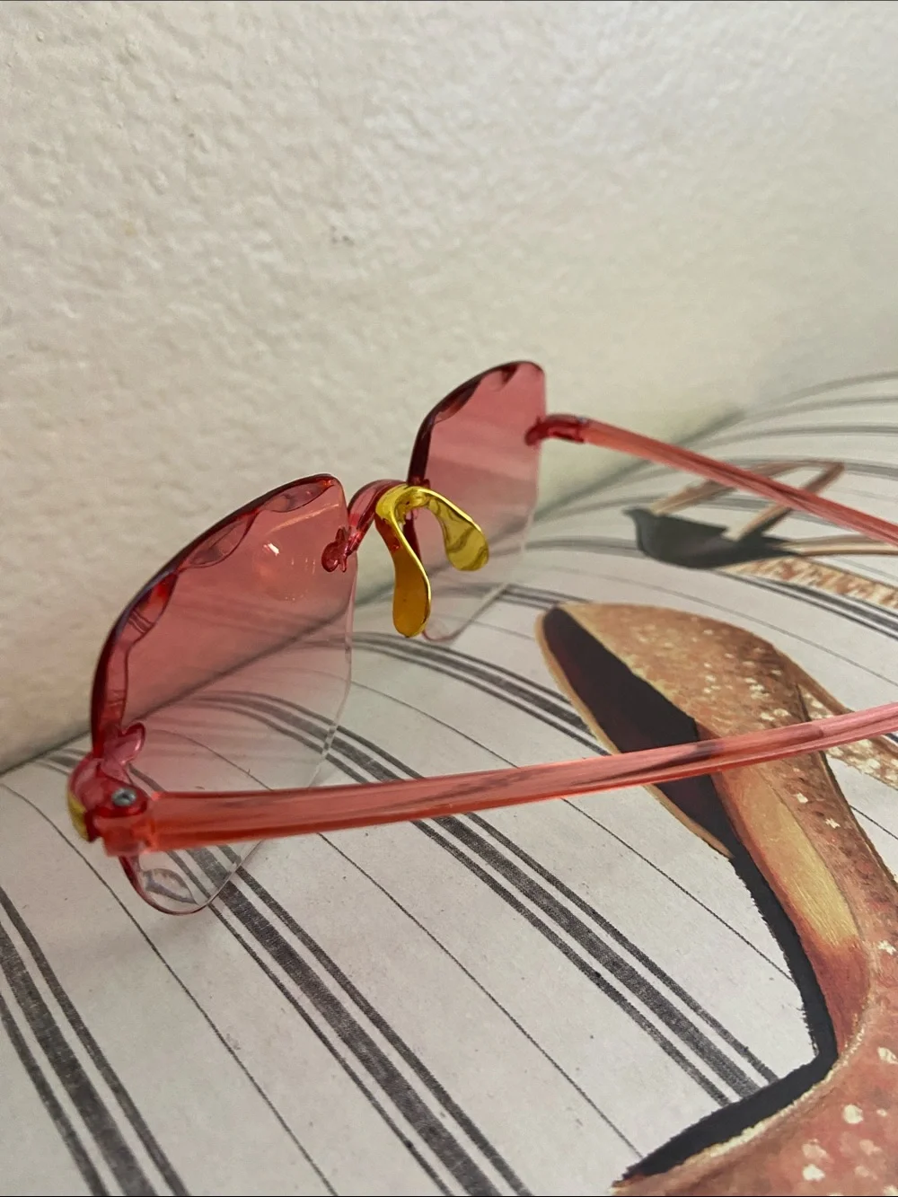 5/$10❤️❤️❤️NEW Pink Rimless Gradient Sunglasses with Gold Accents